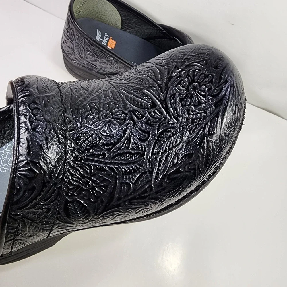 Dansko XP 2.0 Etched Leather Clog Womens EUR 37 US 6.5-7 Black Floral EUC - Picture 3 of 12
